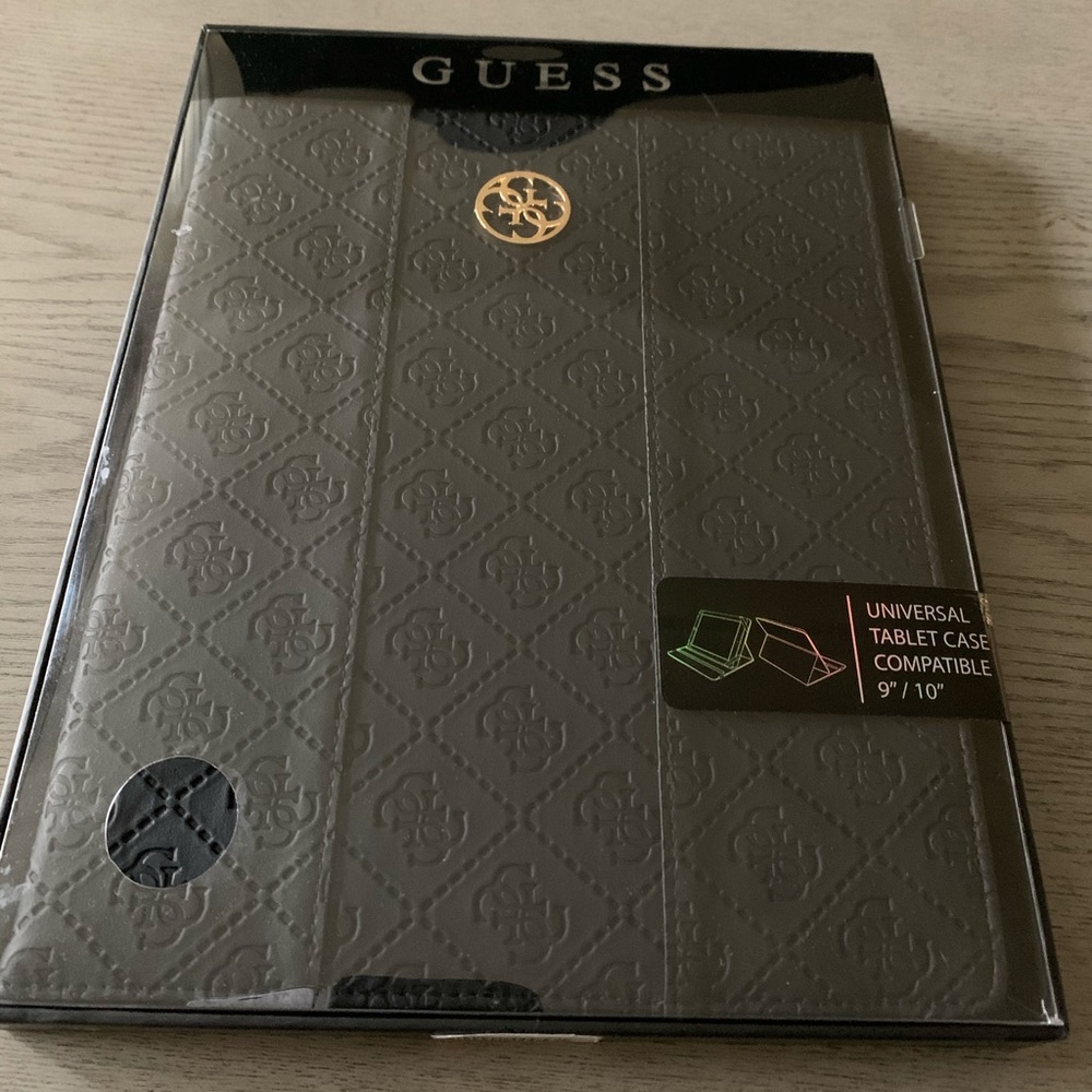 GUESS UNIVERSAL TABLET CASE